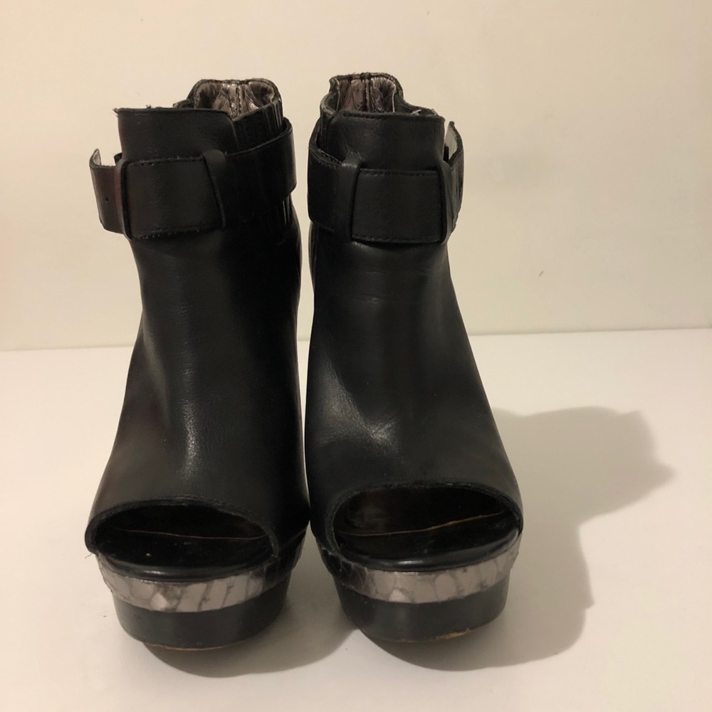 Open toe booties - Picture 2 of 3